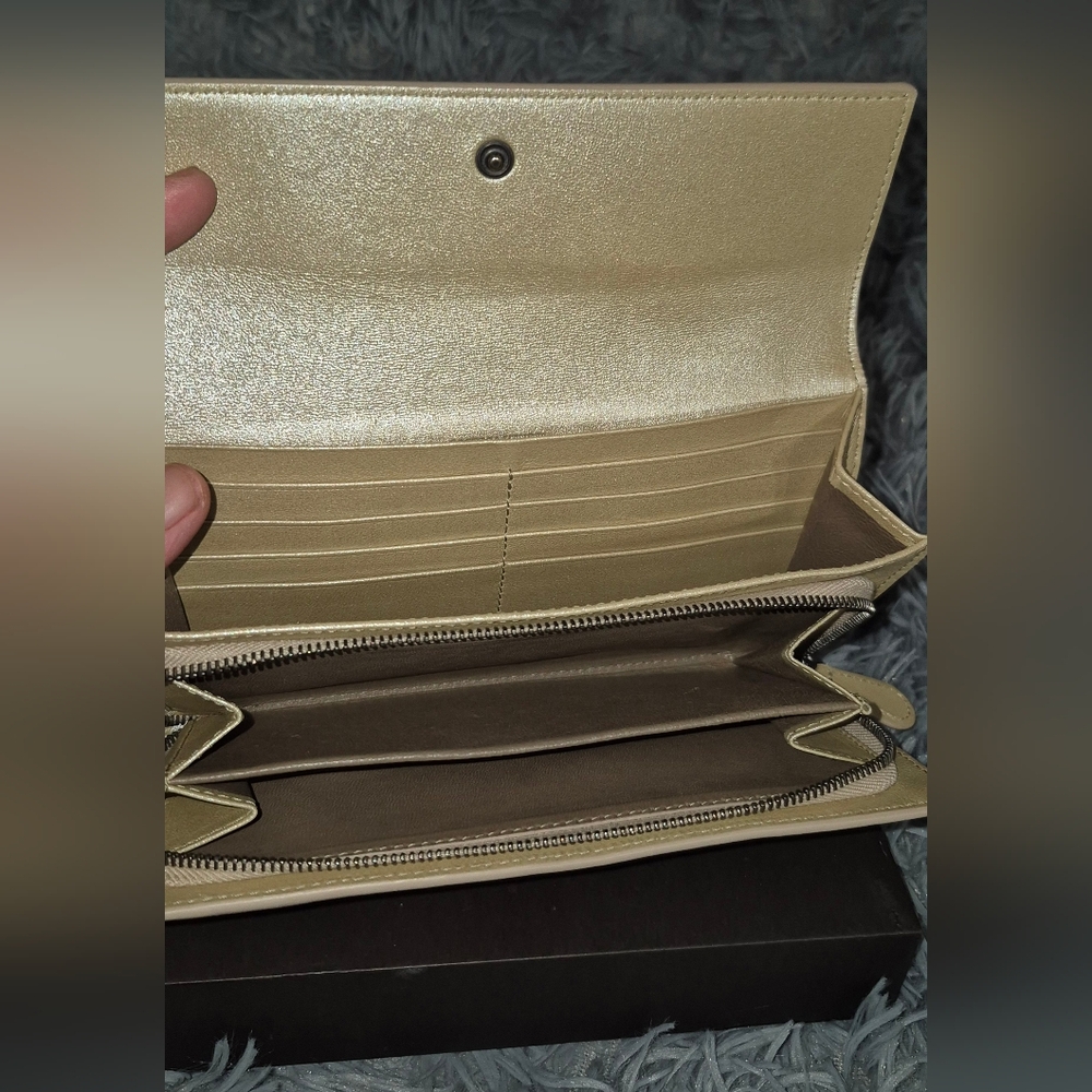 Bottega Veneta Cream shiny golden color long wallet - Picture 9 of 15
